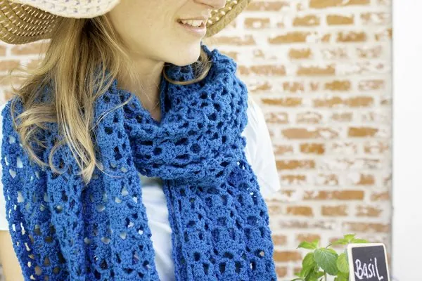 detail blauwe sjaal